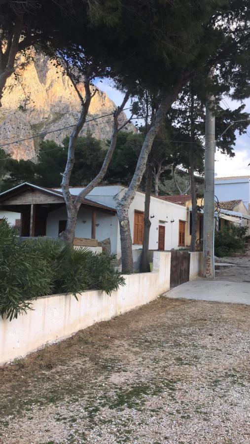CASA CON VERANDE SUL MARE a 2 MINUTI A PIEDI DALLA SPIAGGIA Custonaci Kültér fotó