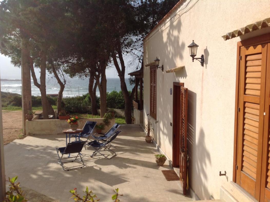 CASA CON VERANDE SUL MARE a 2 MINUTI A PIEDI DALLA SPIAGGIA Custonaci Kültér fotó
